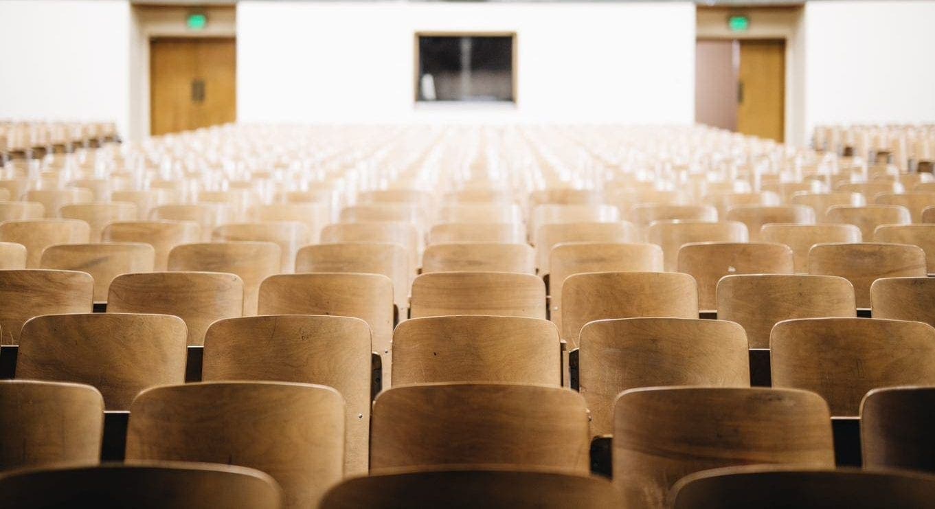 sala para charlas vacía