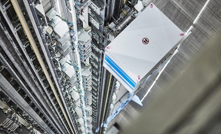 Ascensores que se mueven en todas las direcciones