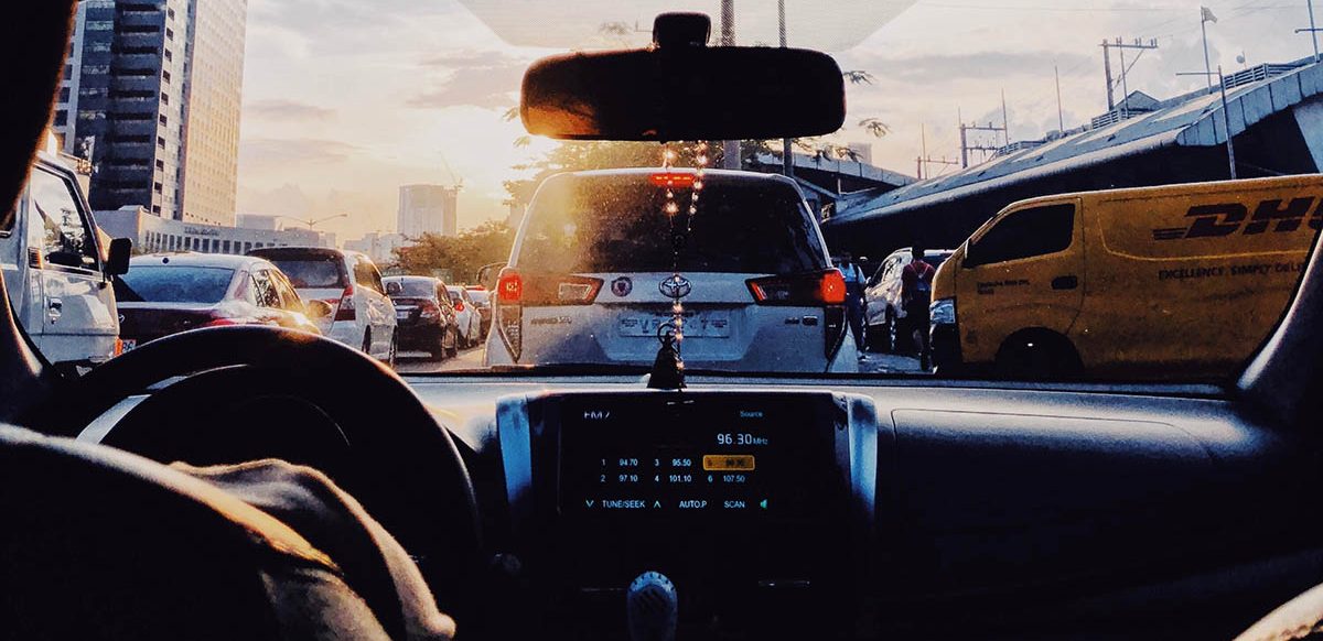 Photo of a traffic jam seen from the inside of a car