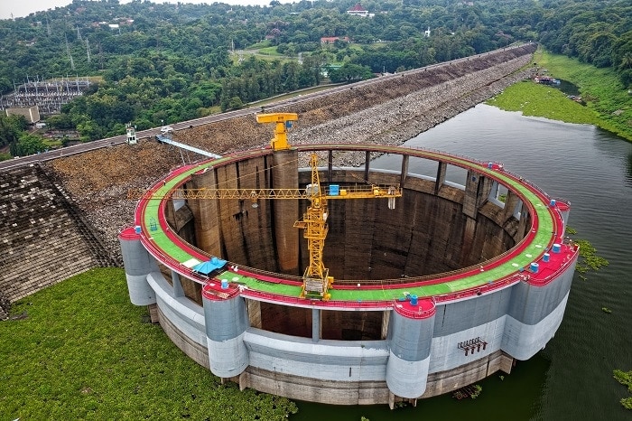 presa en construcción