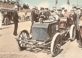 Dorothy Levitt conduciendo a Napier