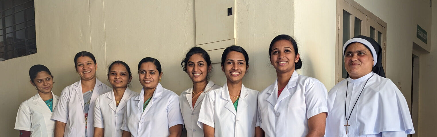 Mujeres indias del Hospital Mundakayam Medical Trust